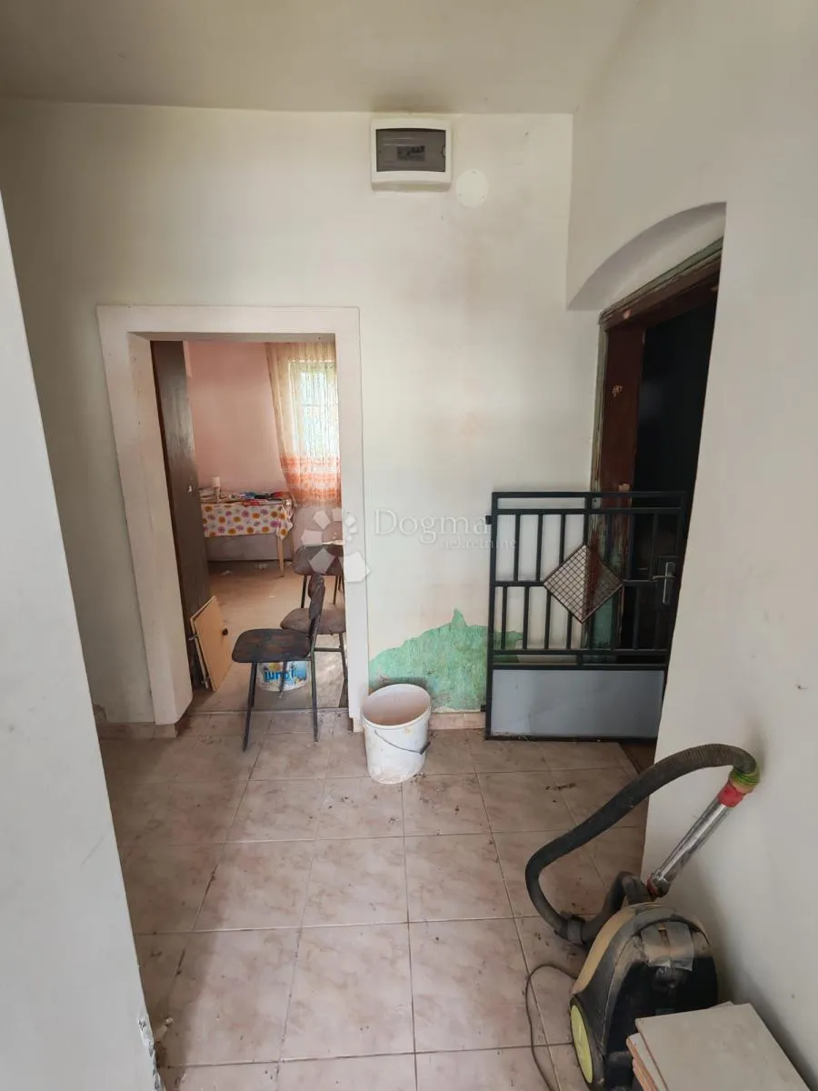 odlična prilika! građevinsko zemljište 2.387 m² s kućom u trnovcu bartolovečkom - slika 3