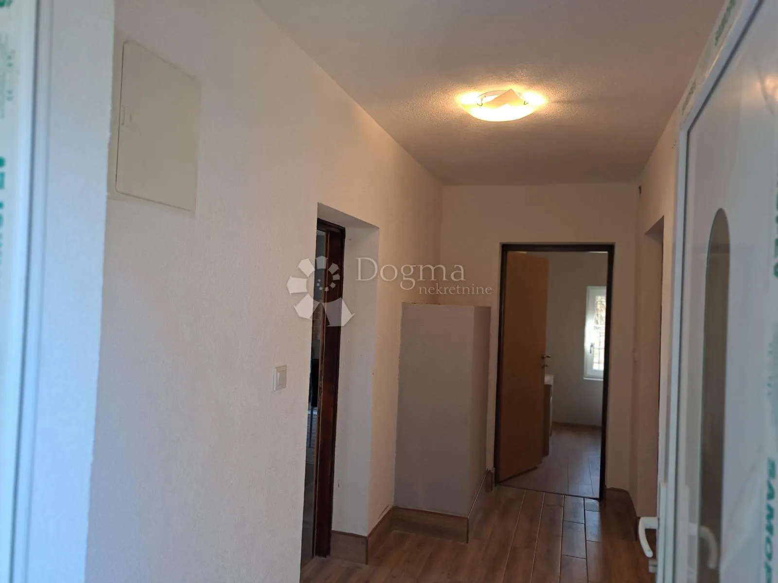 novo uređena kuća s krasnim pogledom - slika 7