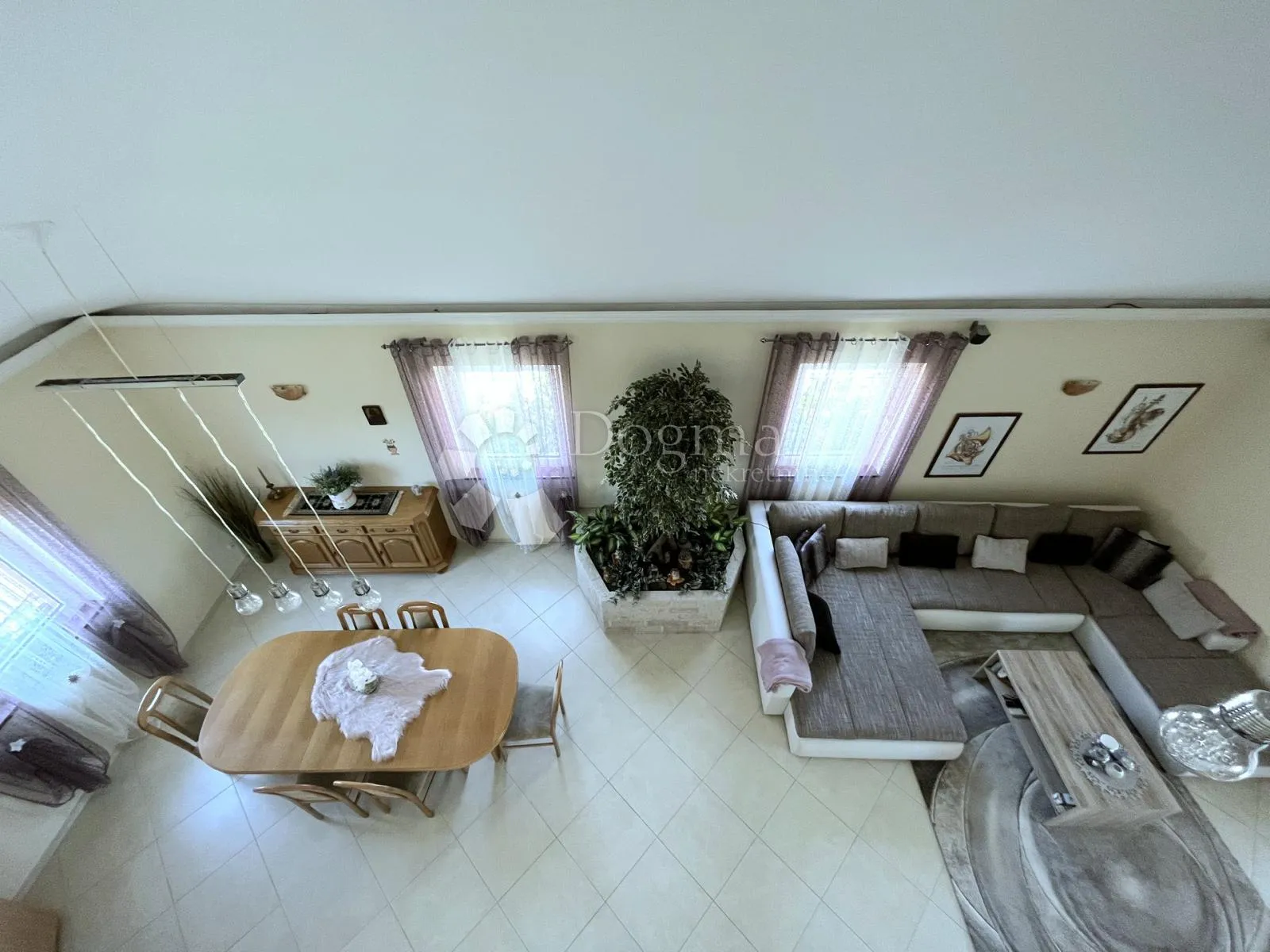 prekrasna villa s bazenom - slika 21