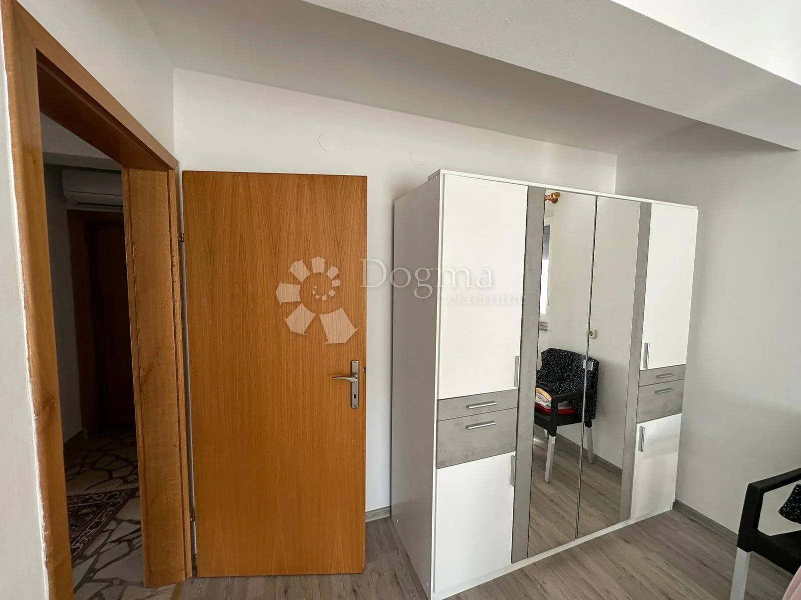 apartmanska kuća na 50 metara do mora - slika 17