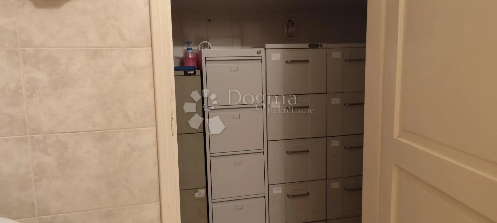 centar -poslovni prostor za ordinaciju ili kozmetički - slika 11