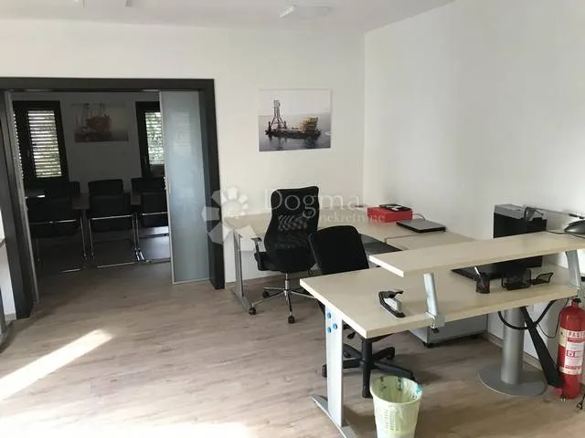 samostojeća kuća bulevard, 250 m² plus garaža 54,59m2 - slika 13