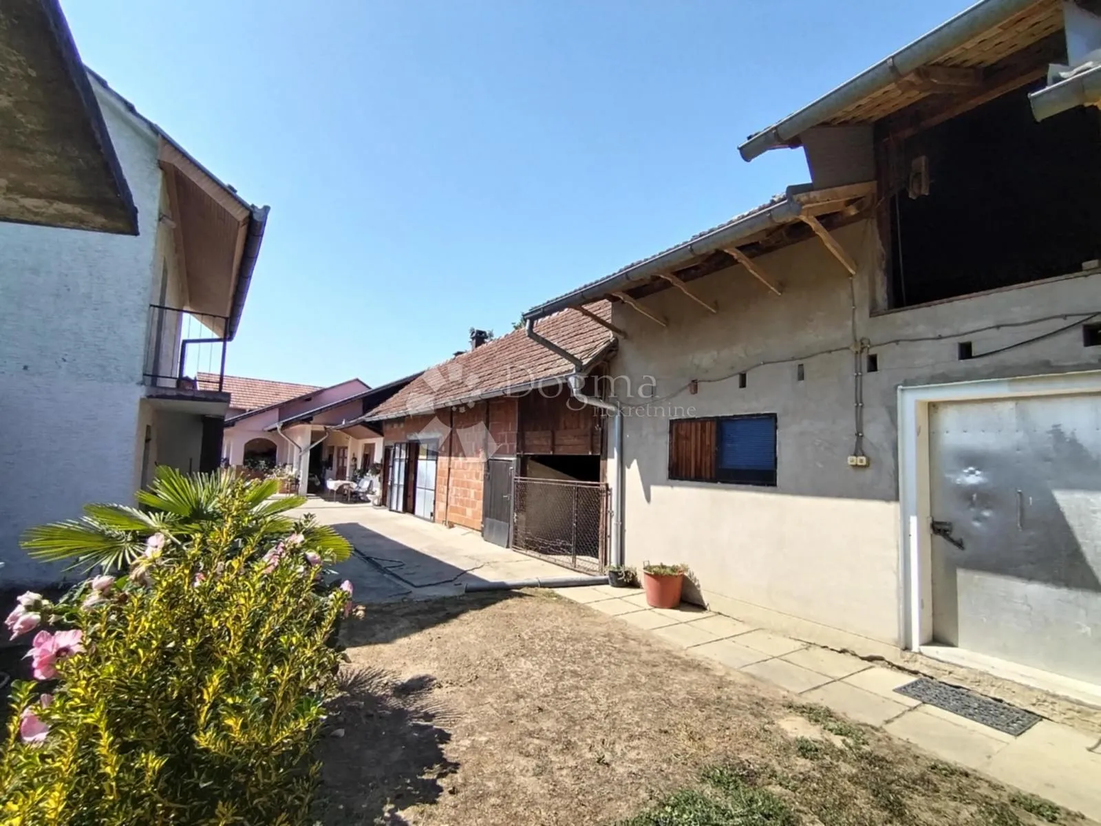 šarmantna kuća s okućnicom i dodatnim objektima – budančevica - slika 4