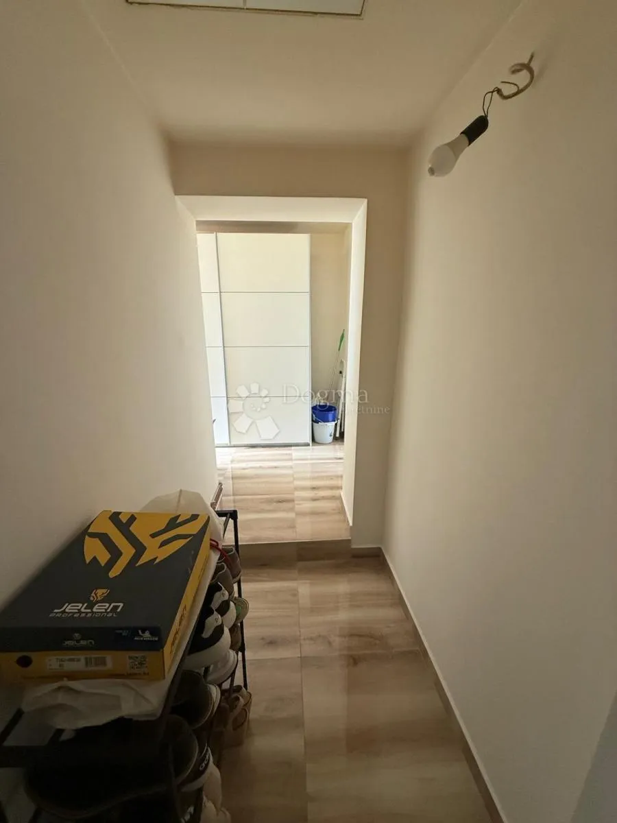 useljiva kuća sa pomoćnim stambenim objektom - slika 15