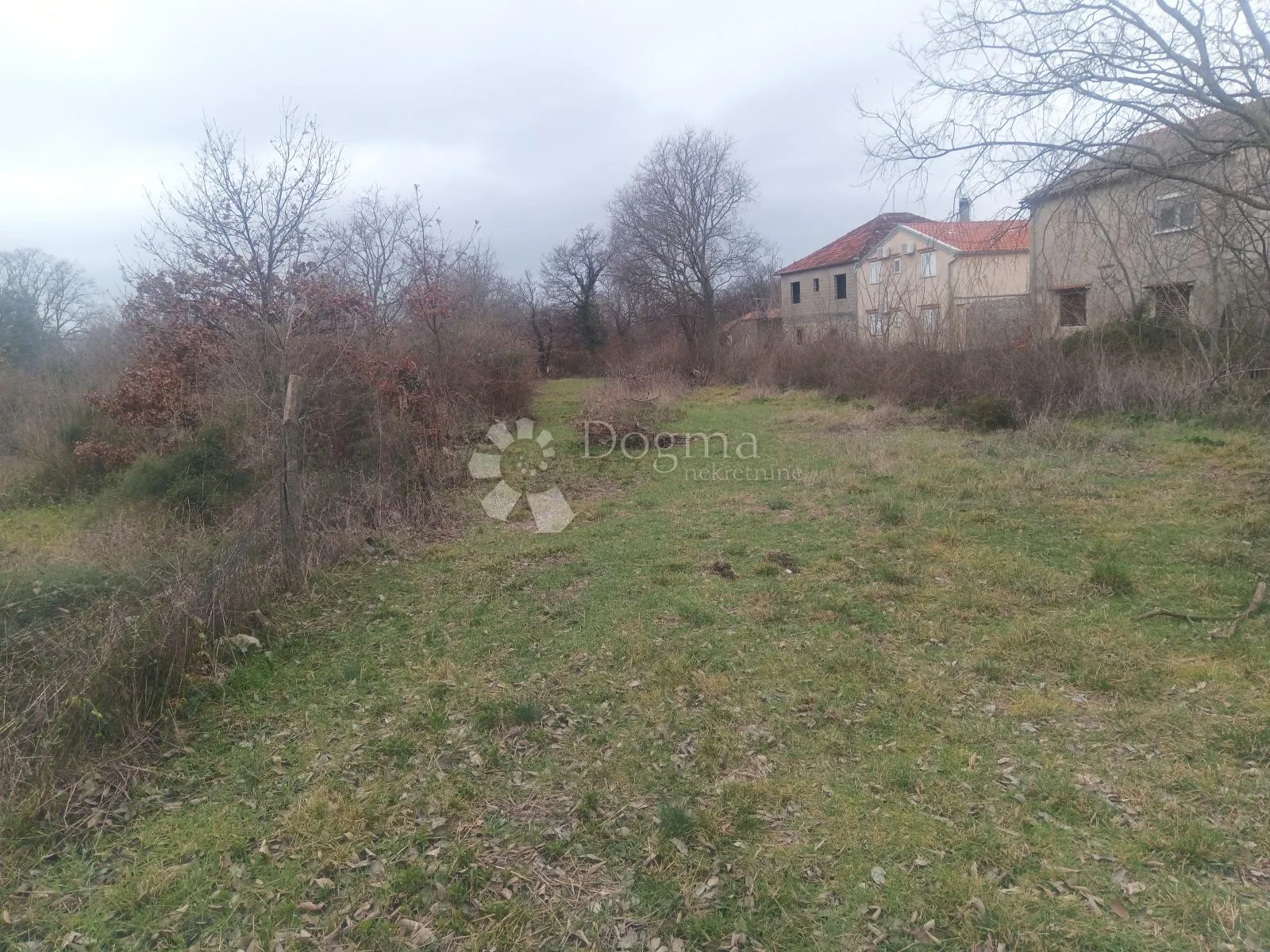 Zemunik - 2432m2,više parcela - Zemunik Donji