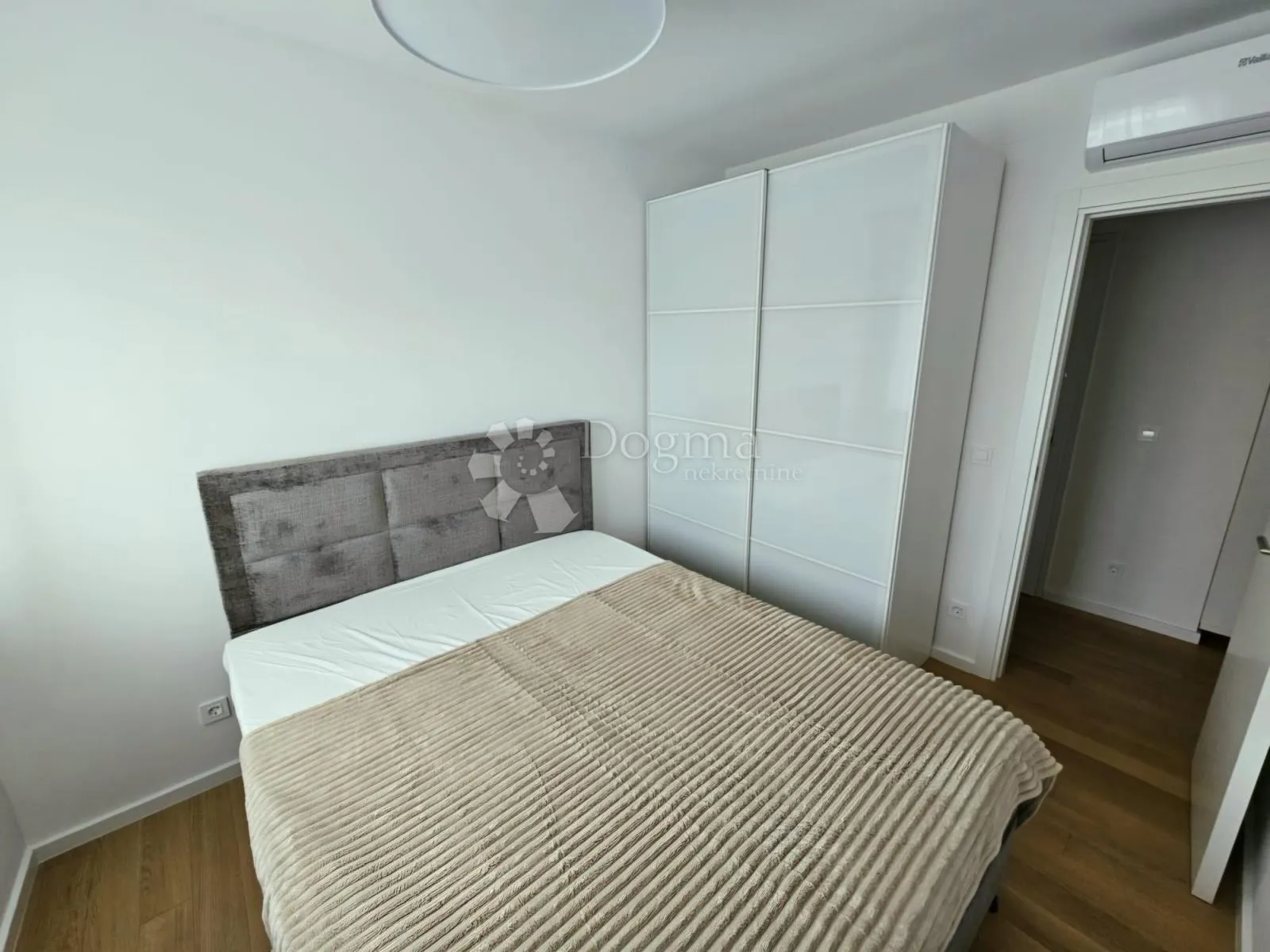 trosoban stan dugave - novogradnja - slika 12