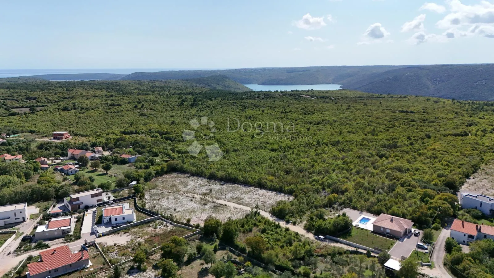 građevinsko zemljište nadomak mora! okolica labina - slika 1