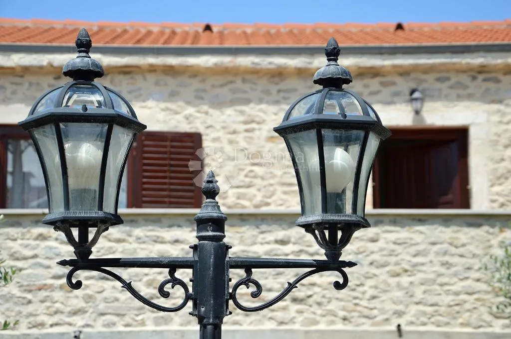 uređeni trosoban stan 128m2 u kamenoj kući - zadar(arbanasi) - slika 21