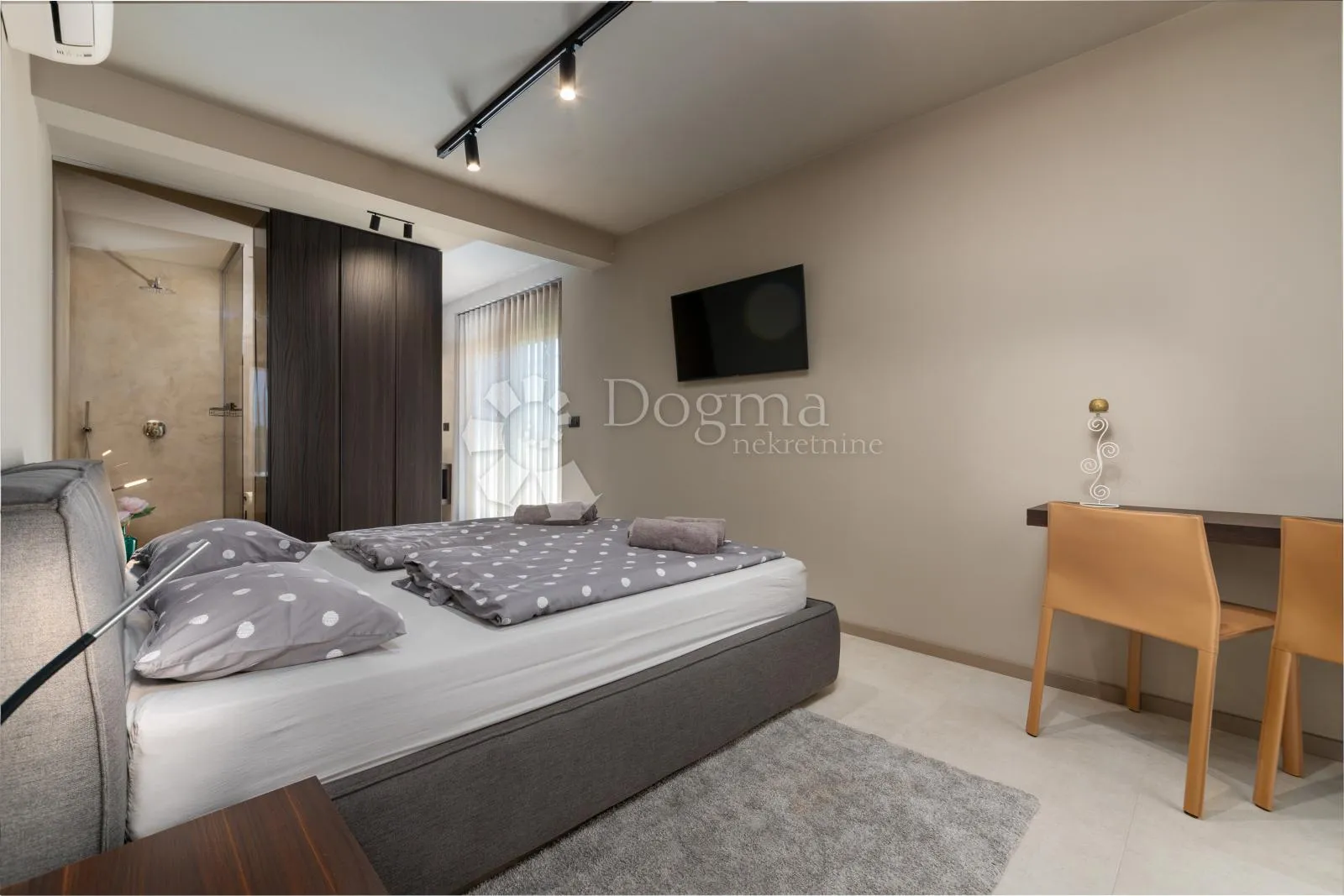 ekskluzivna vila poreč – grijani bazen, teretana i pogled na more - slika 18