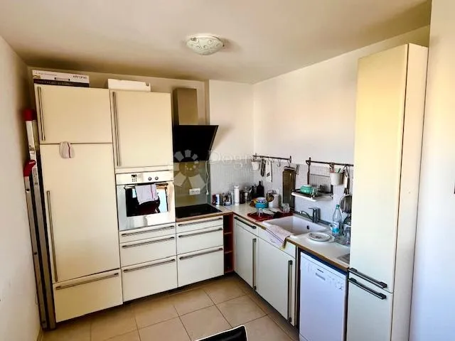 ekskluzivno samo u dogmi!crikvenica,stan 70m2 sa terasom i pogledom na more - slika 6