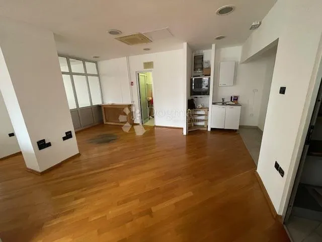 brajda-107m2-poslovni prostor 6 ureda,lift,dva ulaza - slika 1