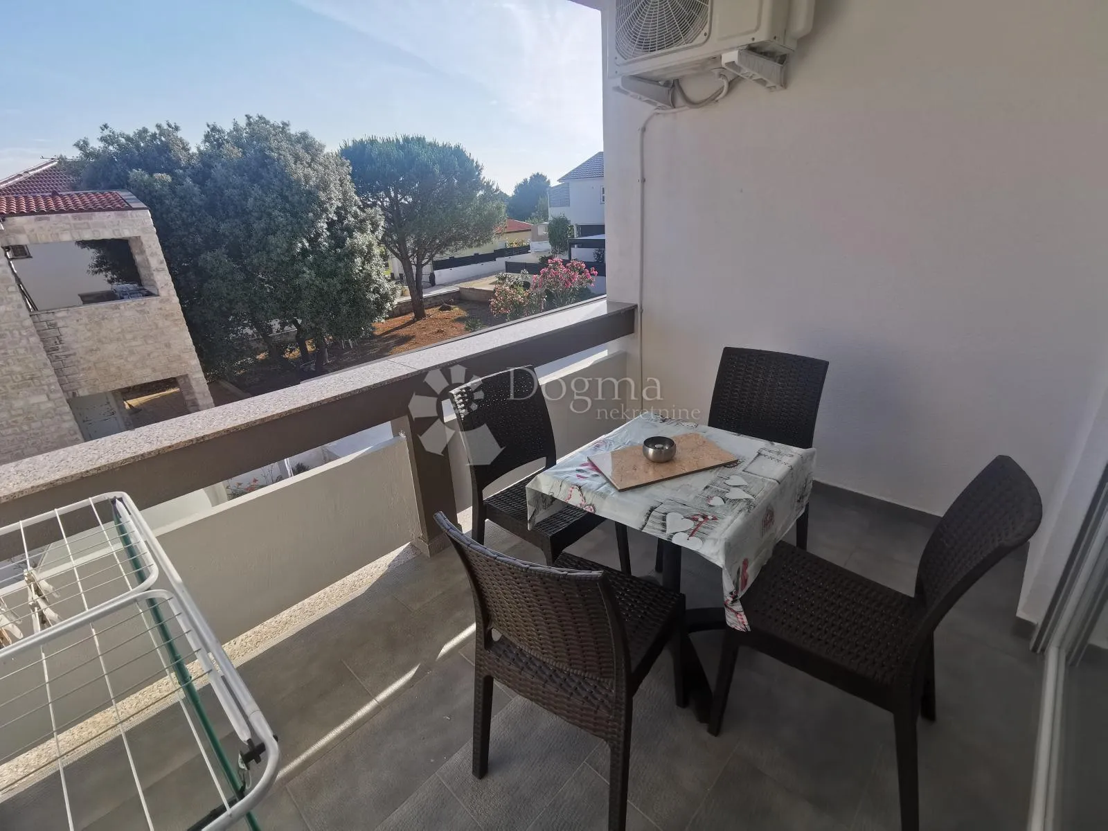 kuća na viru s bazenom i apartmanima - 698m2 - slika 17
