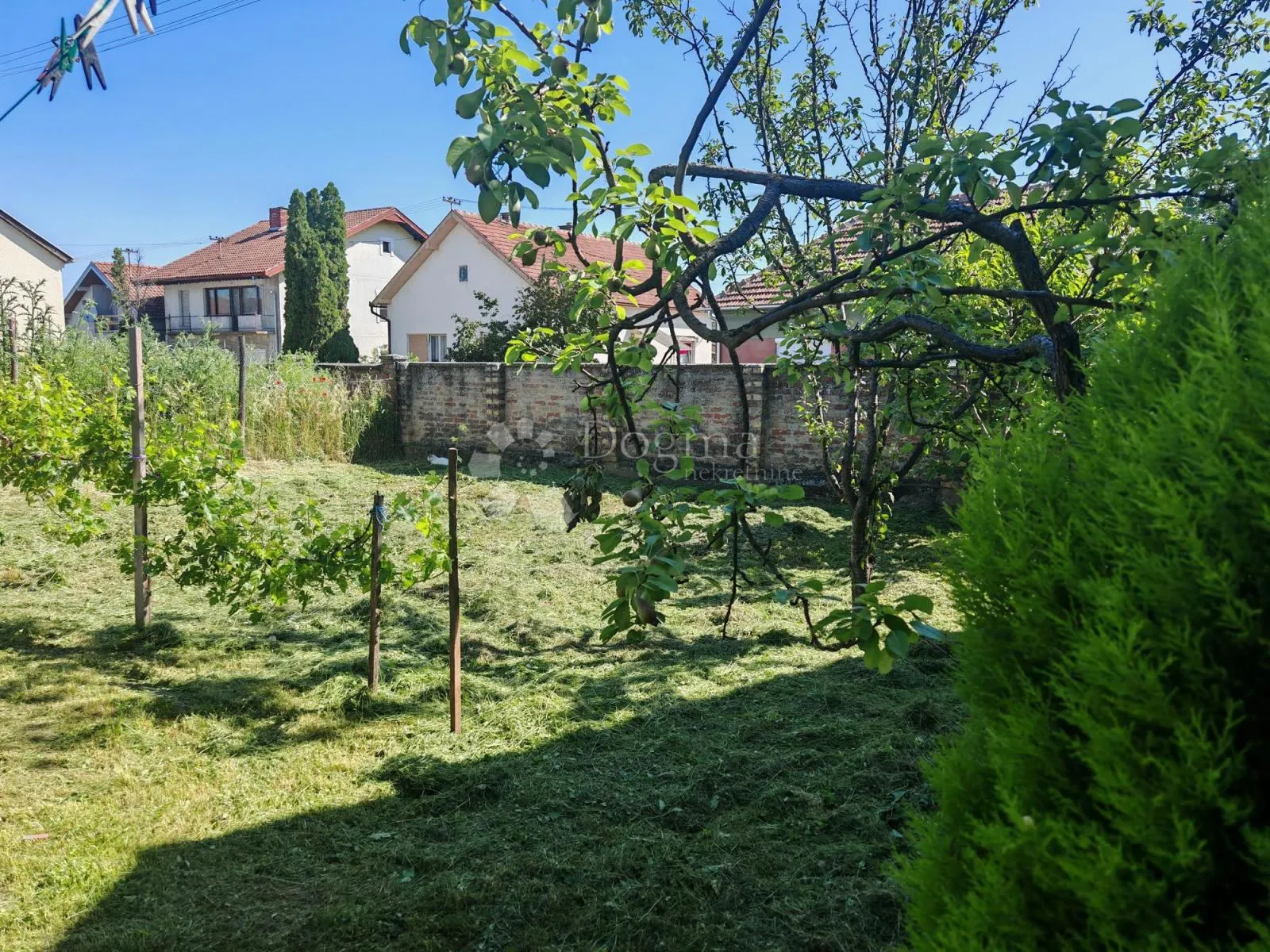 kuća s okućnicom i pomoćnim objektima - slika 2