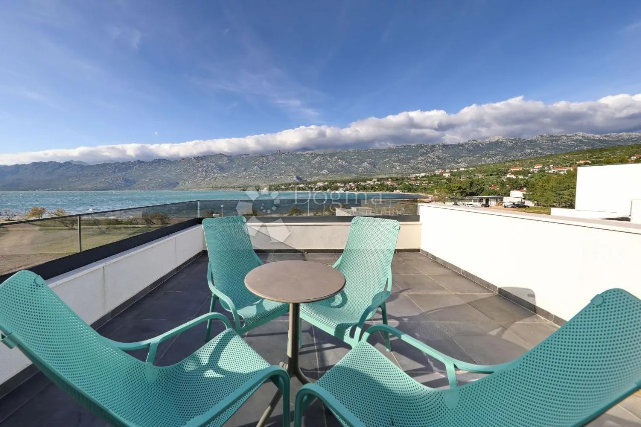 moderna vila s bazenom, prvi red uz more! - slika 6