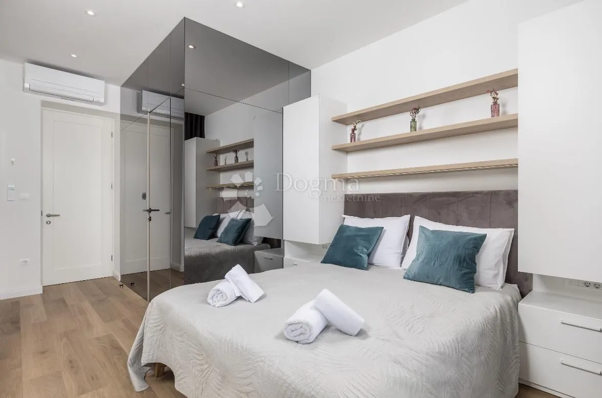rijeka, centar, 156 m2. divota od 3 stambene jedinice! - slika 44