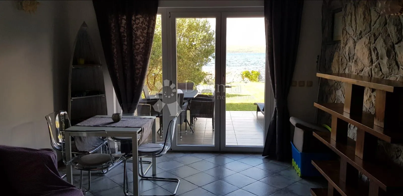 otok pašman, kuća sa 2 odvojena apartmana, 1.red do mora - slika 8