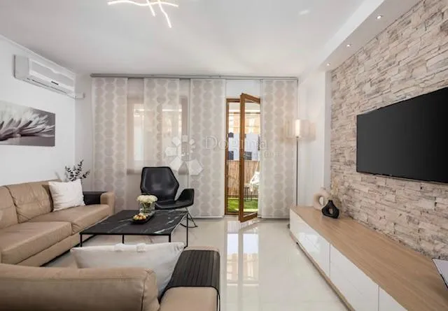 drenova -kuća 126m2,dva stana ,kompletno adaptirana!! - slika 1
