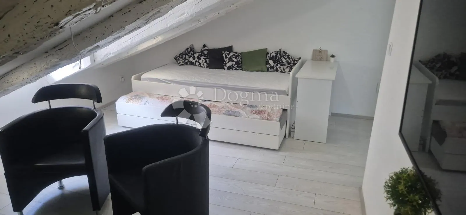 dva apartmana u strogom centru - slika 14