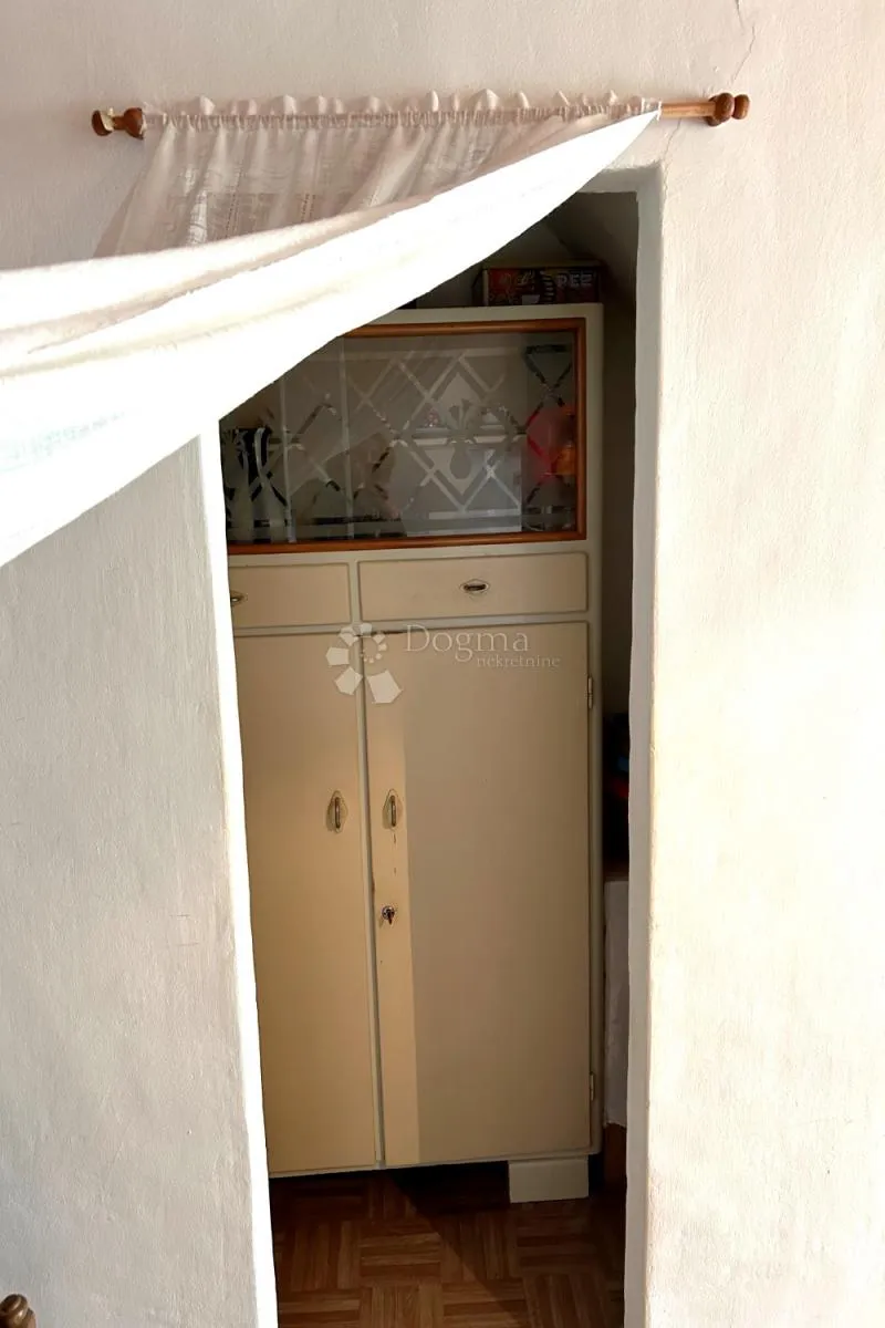 vodnjan – kamena kuća s pomoćnom zgradom, velika parcela, maslinik - slika 7