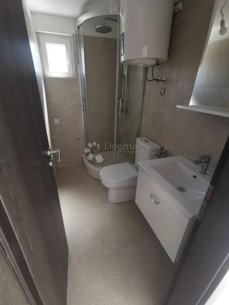 rogoznica - tri moderna stana u novogradnji 100 m od plaže - slika 9