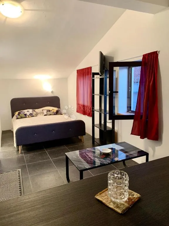 funtana!prilika!uhodana apartmanska kuća na parceli sa velikim potencijalom! - slika 51