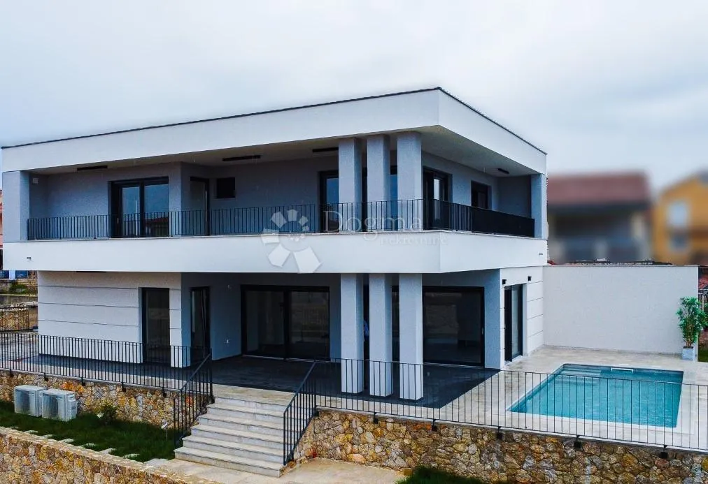 ekskluzivna villa s bazenom - slika 3