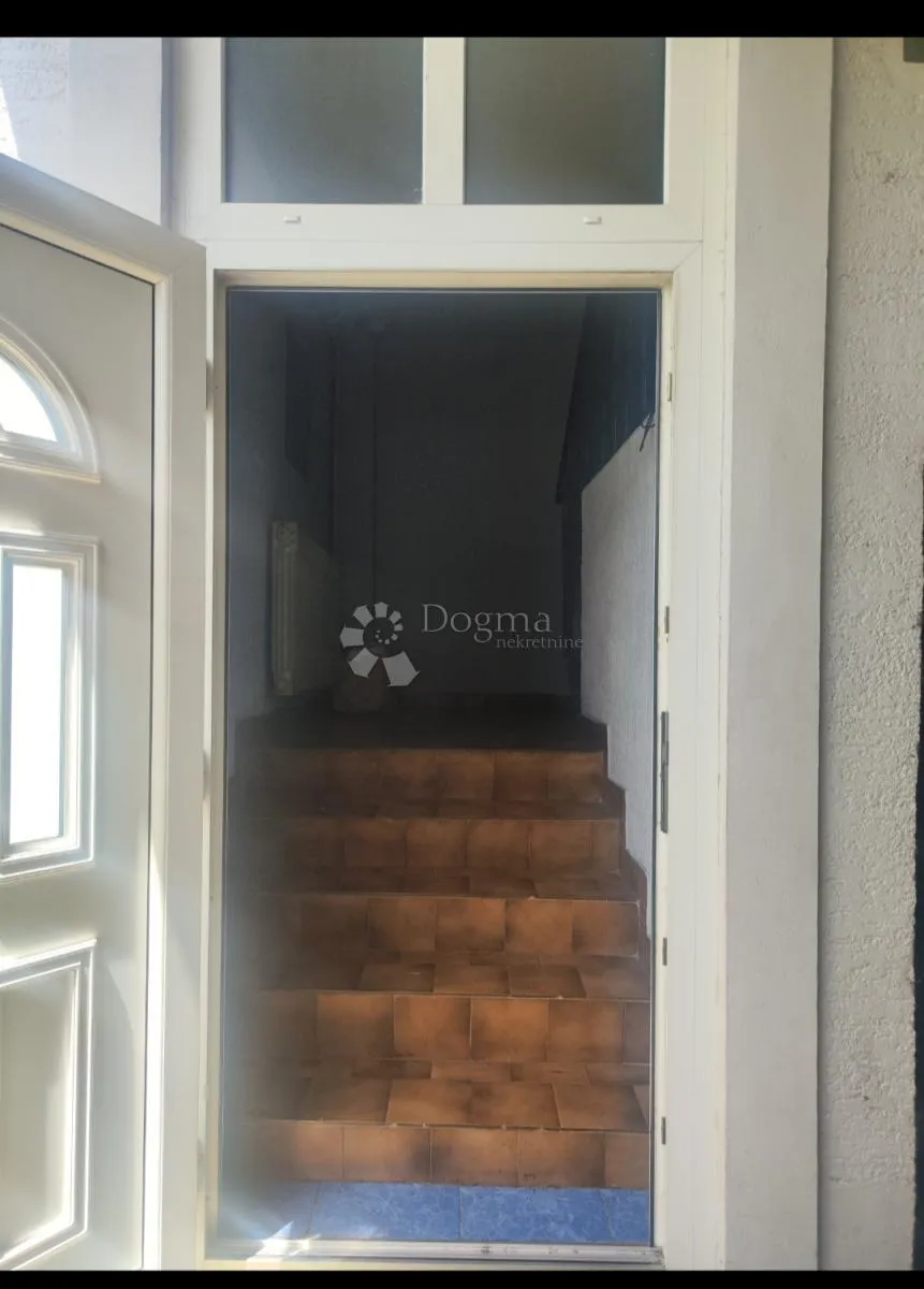hotel na zlatnoj lokaciji - slika 9