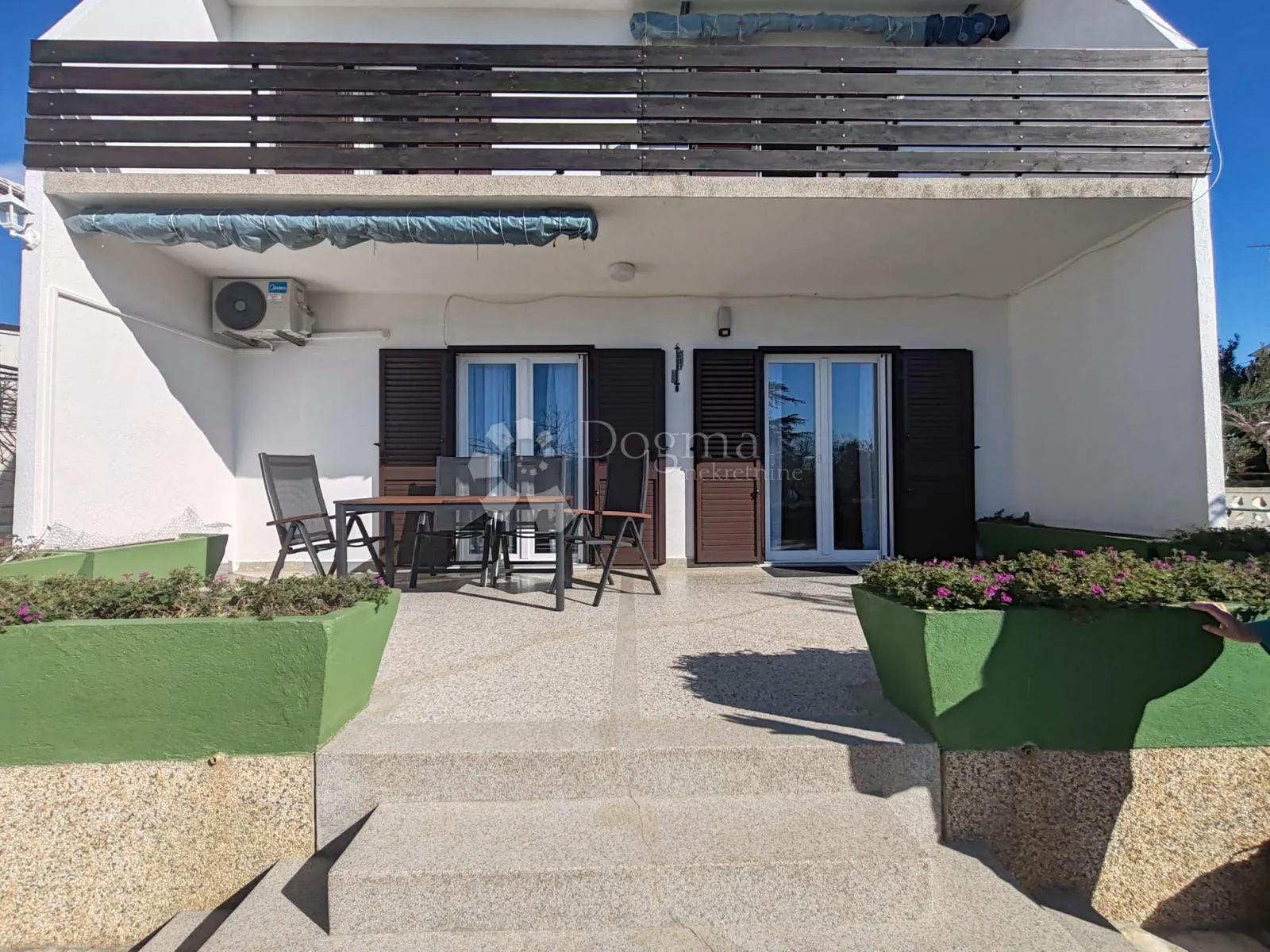 srima - atraktivna kuća u prvom redu do plaže s predivnim vrtom - slika 5