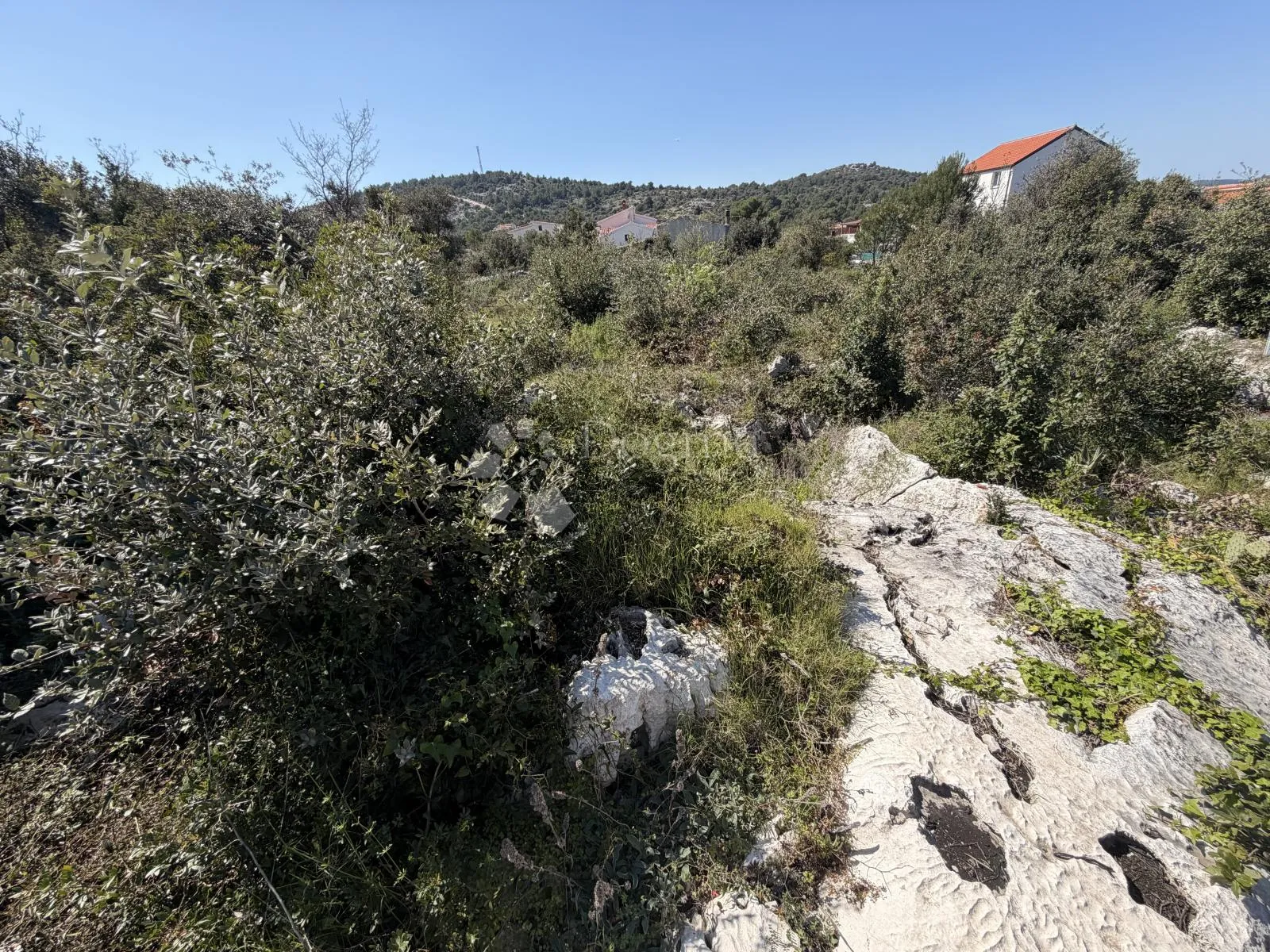 još jedno atraktivno građevinsko zemljište u ražnju, 350m od mora! - slika 3