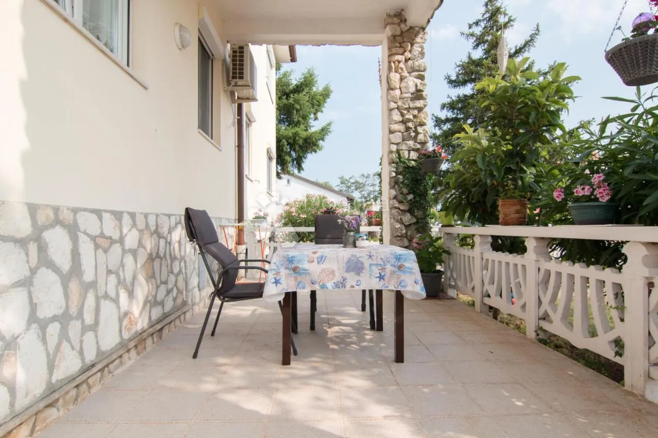 kuća sa bazenom i 4 stambene jedinice - 600m od plaže - slika 7