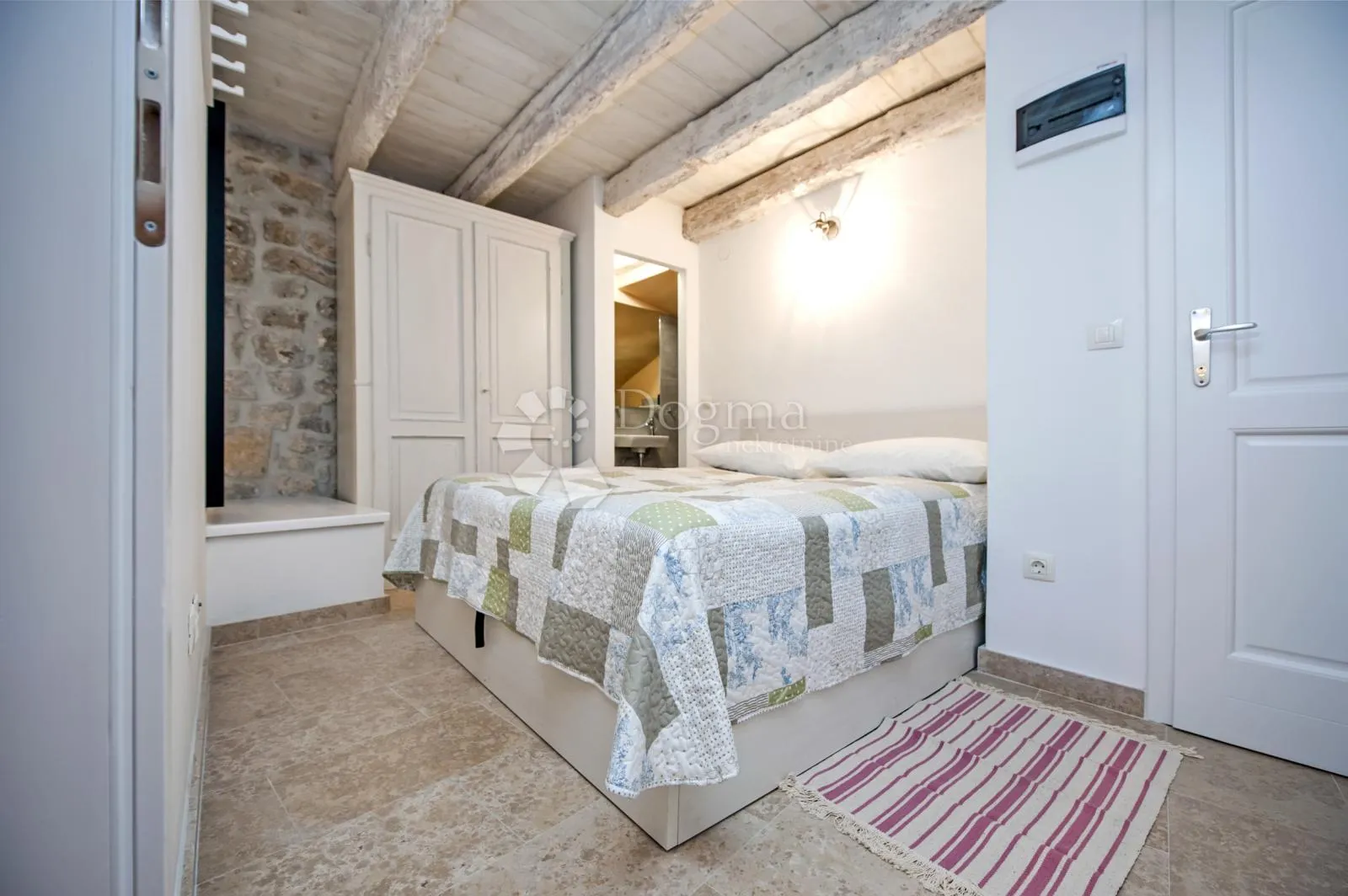 rovinj - sniženo! kuca s 3 apartmana u srcu starog grada - slika 11