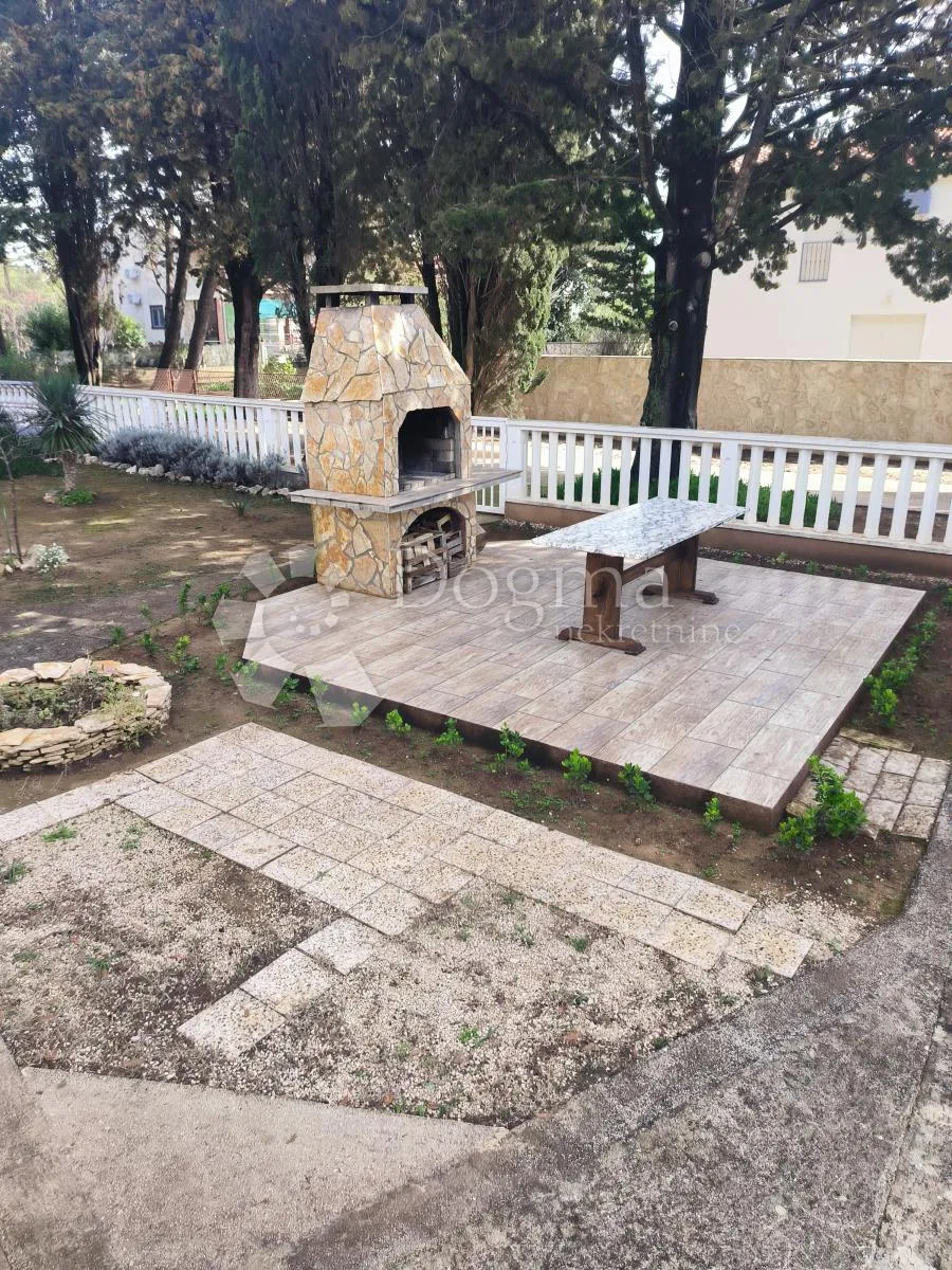 kuća sa 6 apartmana, sabunike-privlaka - slika 4