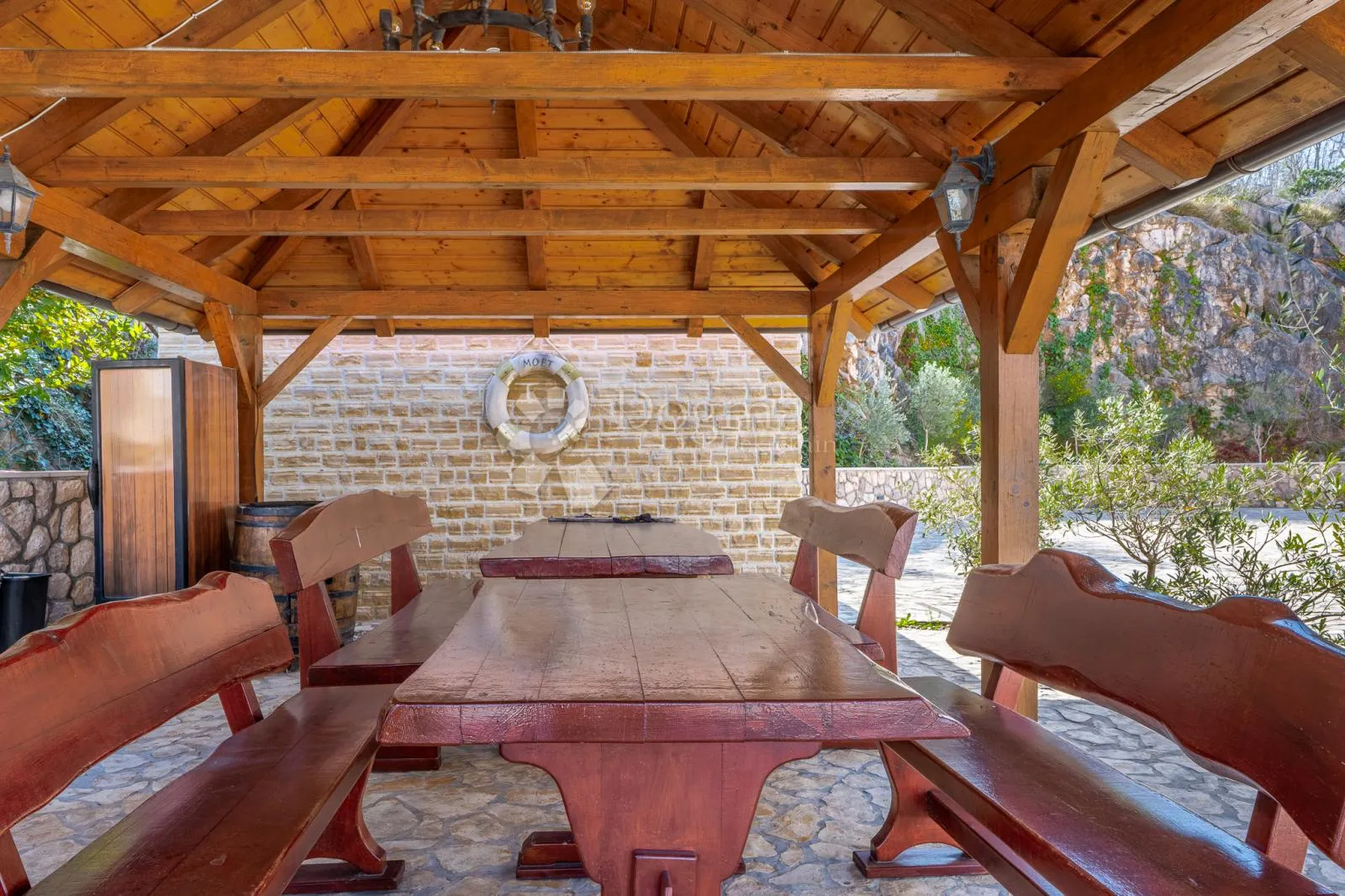 klimno, vila s bazenom i 6 app na svega 250m od mora - slika 12