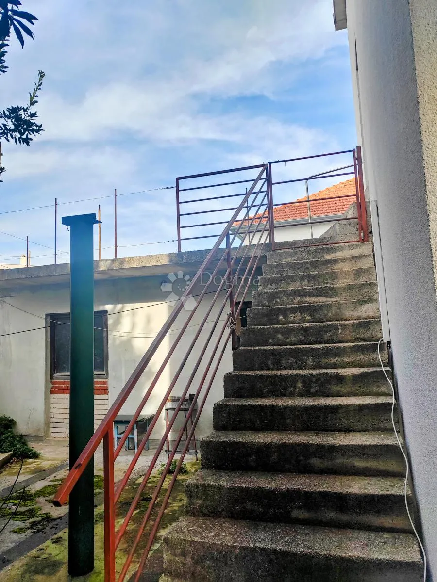 kuća u centru zadra na predivnoj lokaciji - slika 14