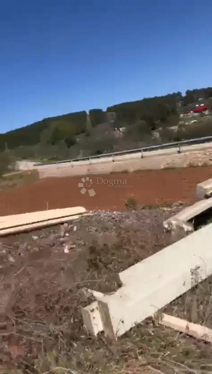 hvar građevinsko zemljište komercijalne namjene u srcu otoka hvara - slika 2