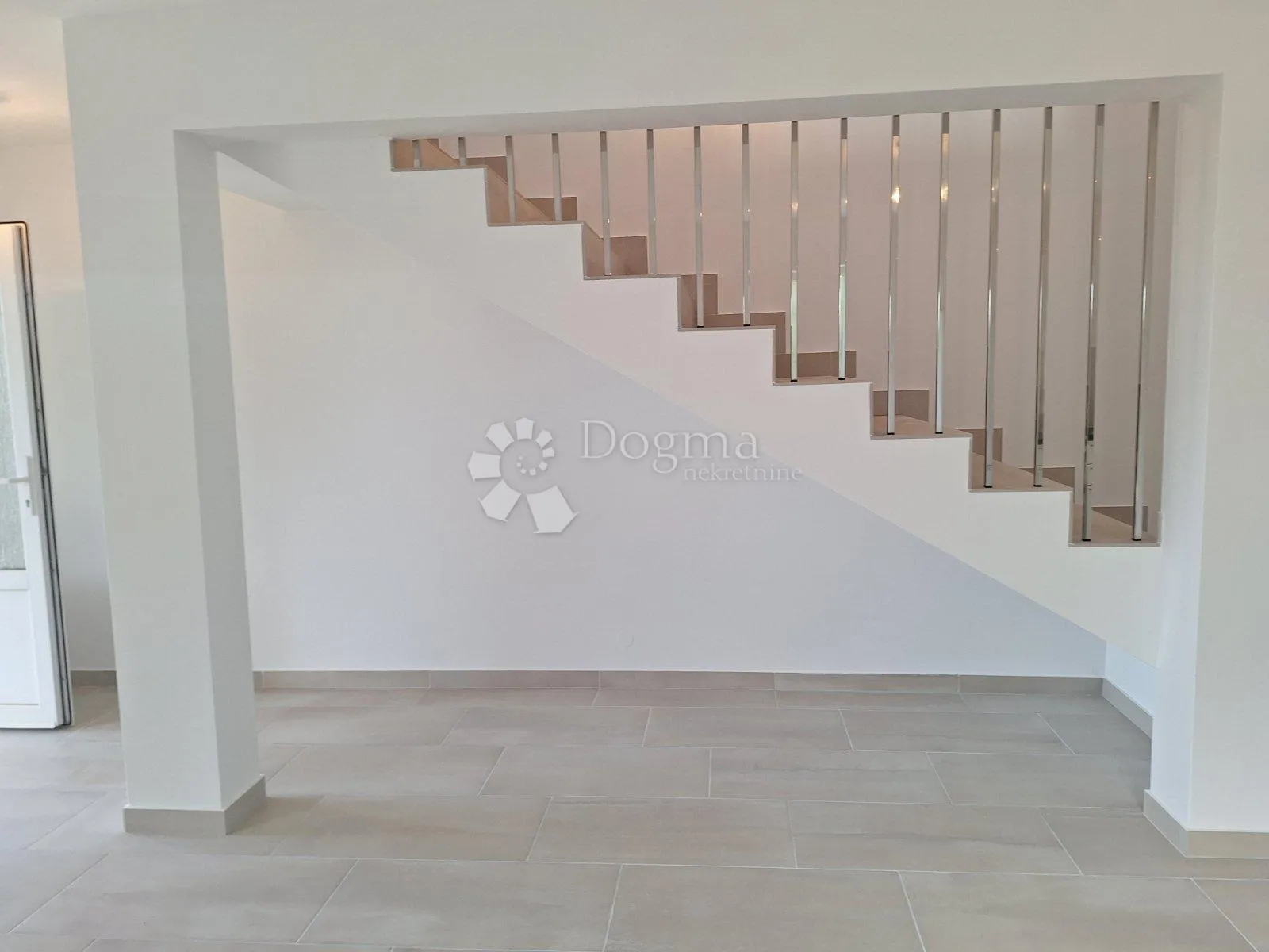 novogradnja sa 2 apartmana i pogledom na more - slika 4