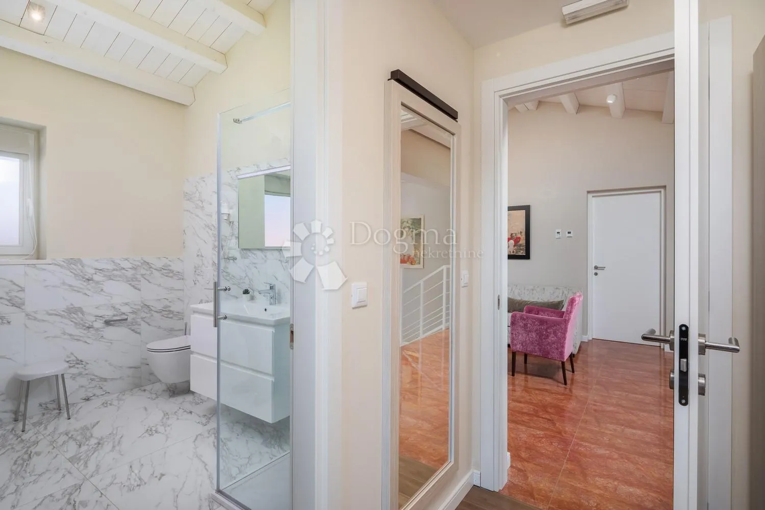 prostrana villa s bazenom i sadržajima na rubu sela - slika 33
