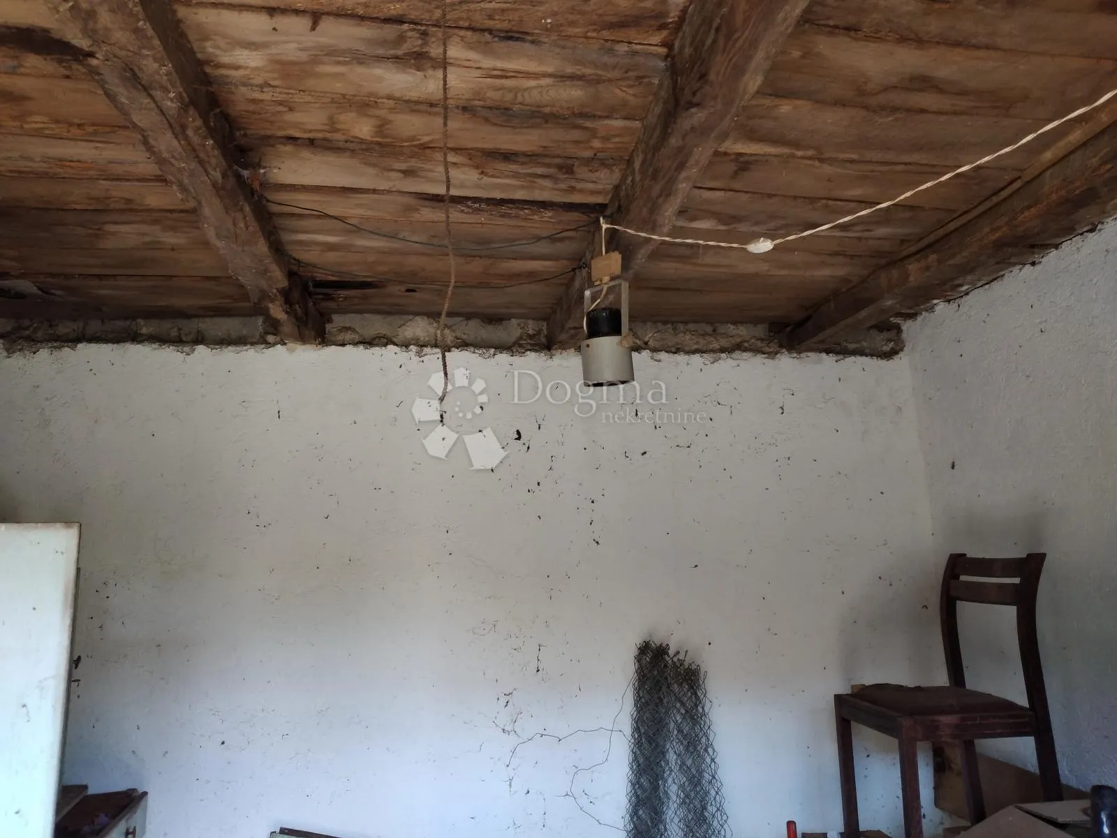 vikendica na selu s priključkom struje - slika 15