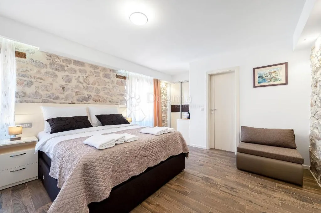 prodaje se luksuzno renoviran stan od 114 m² u srcu šibenika – idealna prilika za turistički najam! - slika 9