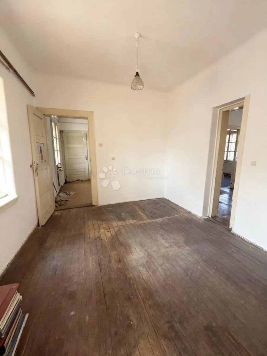 prostran stan na trešnjevci – 142 m² za obnovu - slika 10