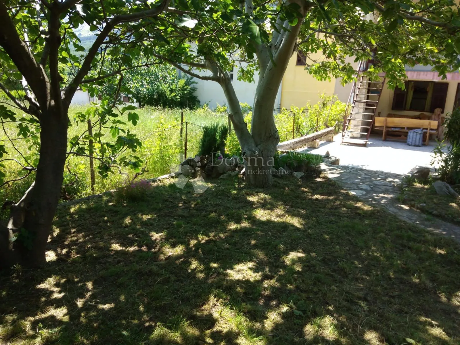 kamena kuća s okućnicom i konobom – bašćanska draga - krk - slika 14