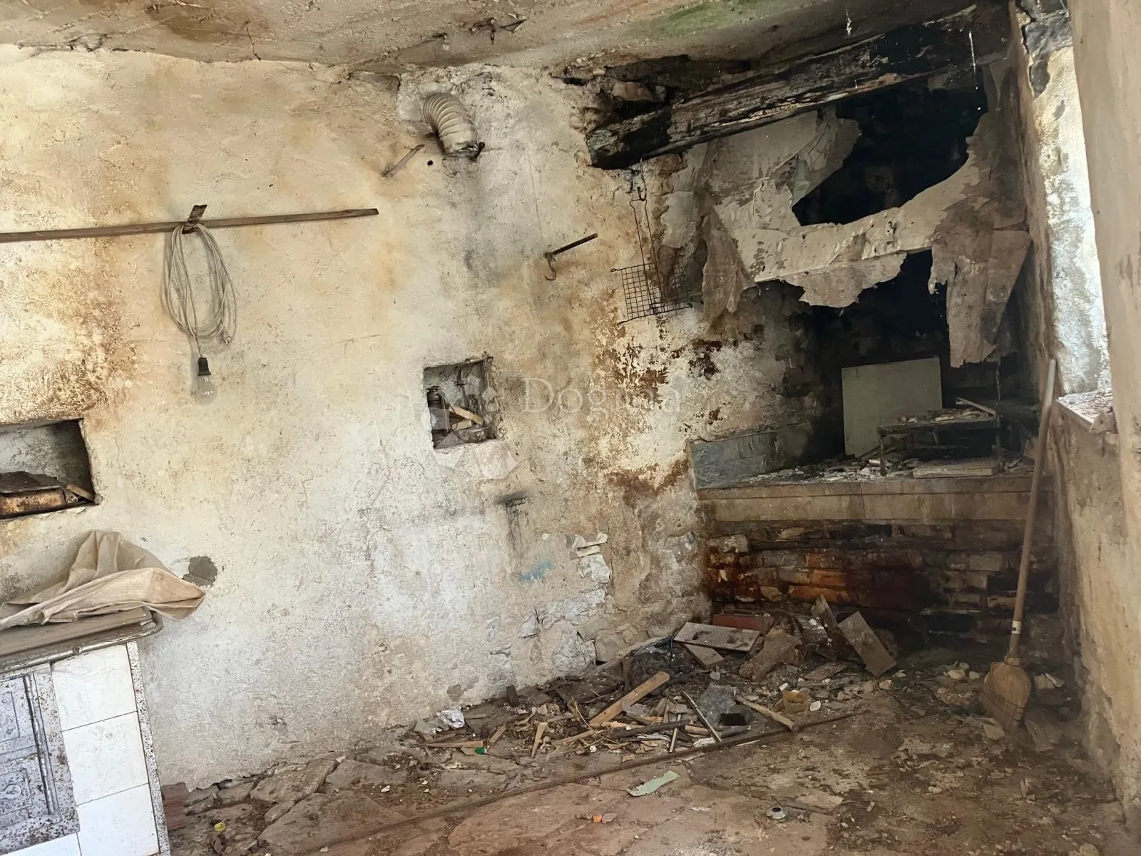 kamena kuća za renovaciju u pilatima - slika 17