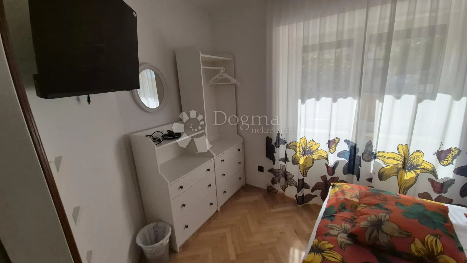 predivna kuća u okolici rijeke - slika 11
