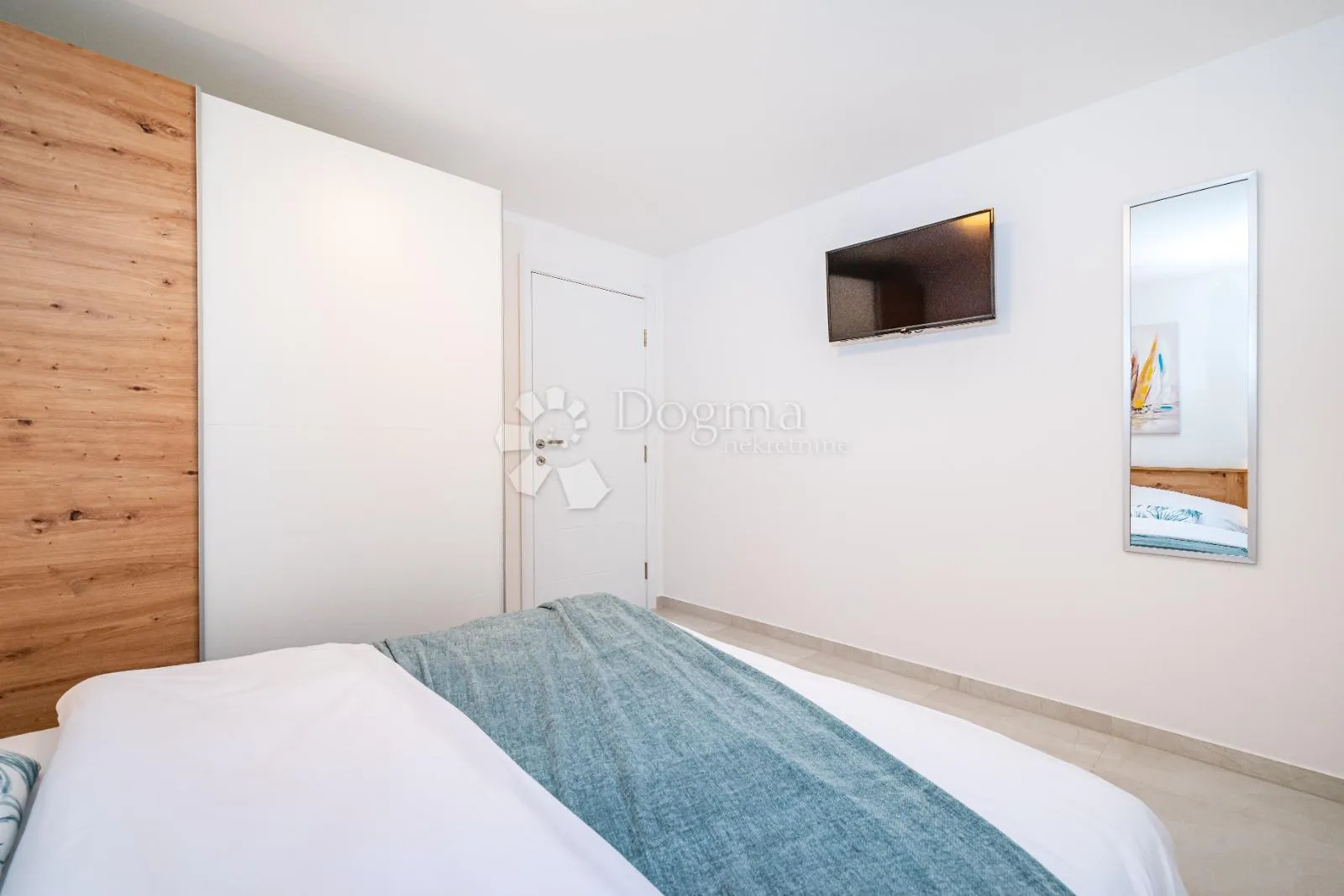 kuća s bazenom i pogledom na more – novigrad - slika 18