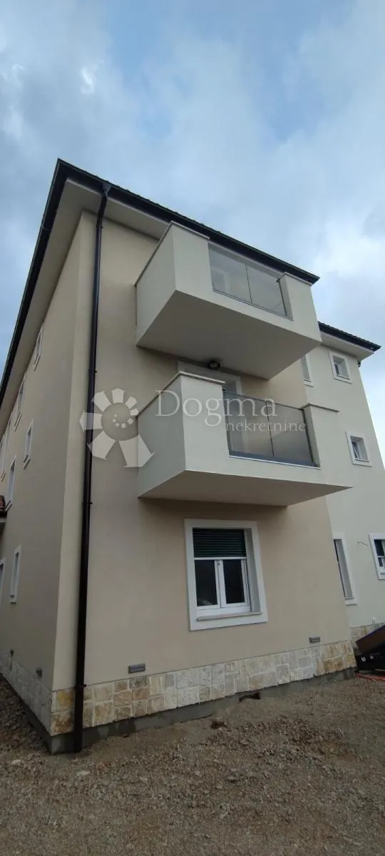 malinska - dva apartmana s okućnicom - slika 3