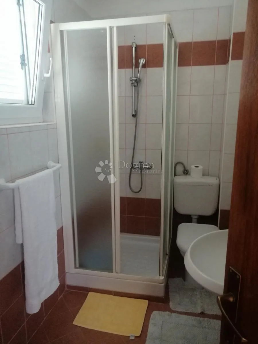 tribunj - kuća s 9 apartmana + građevinska parcela 418 m2 - slika 41