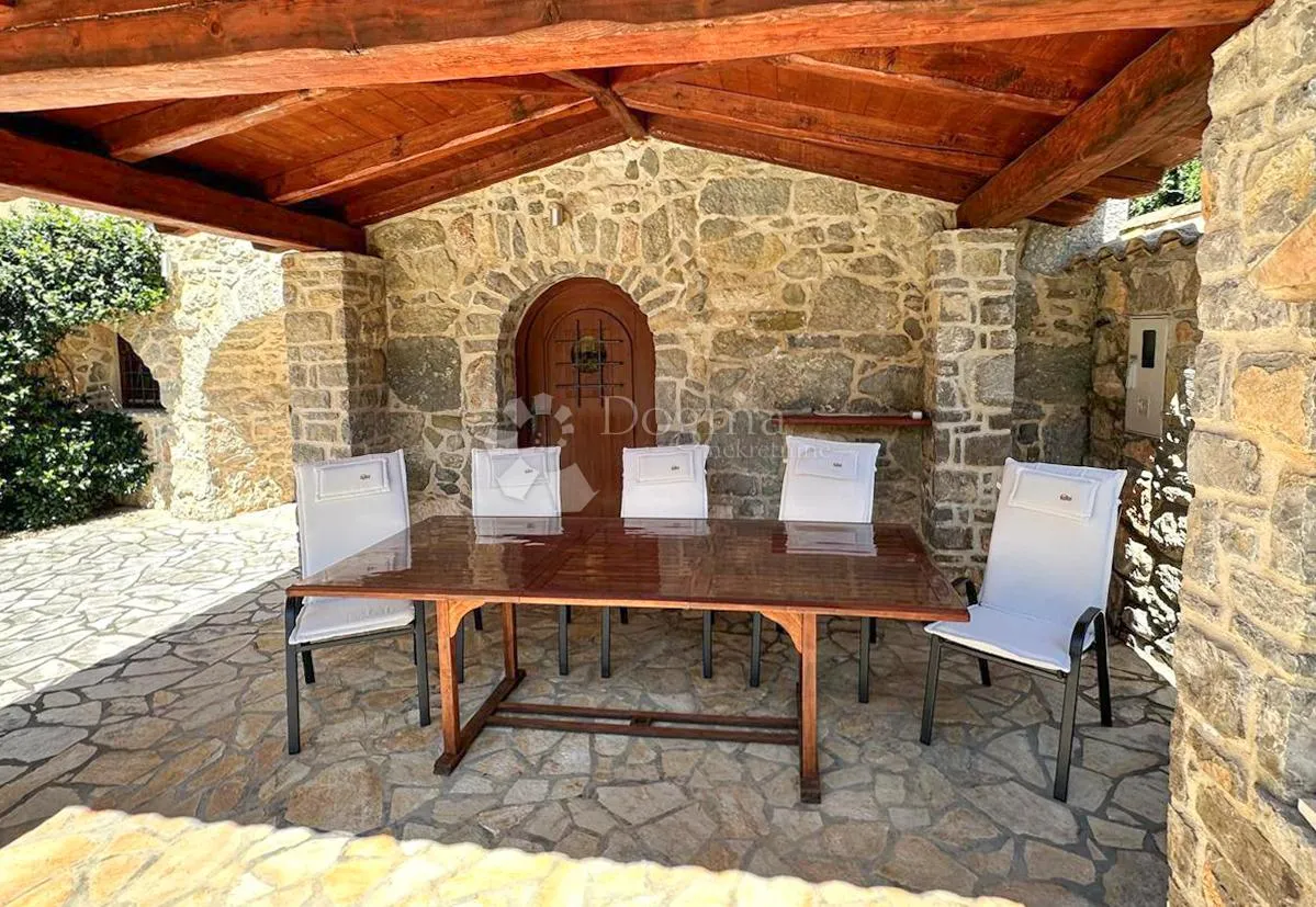 krk baška draga kuća s bazenom - slika 11