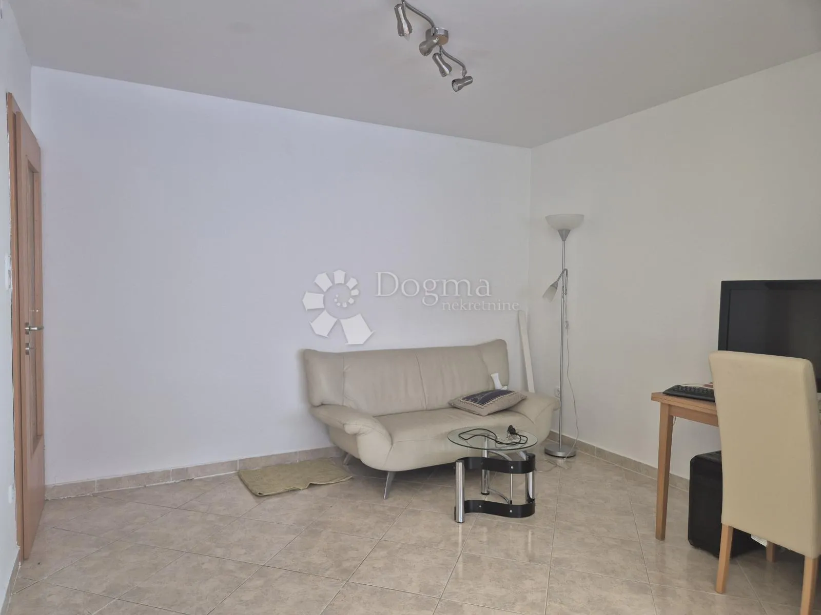 stambeno-poslovni objekt u okolici poreča 208m2 - slika 18