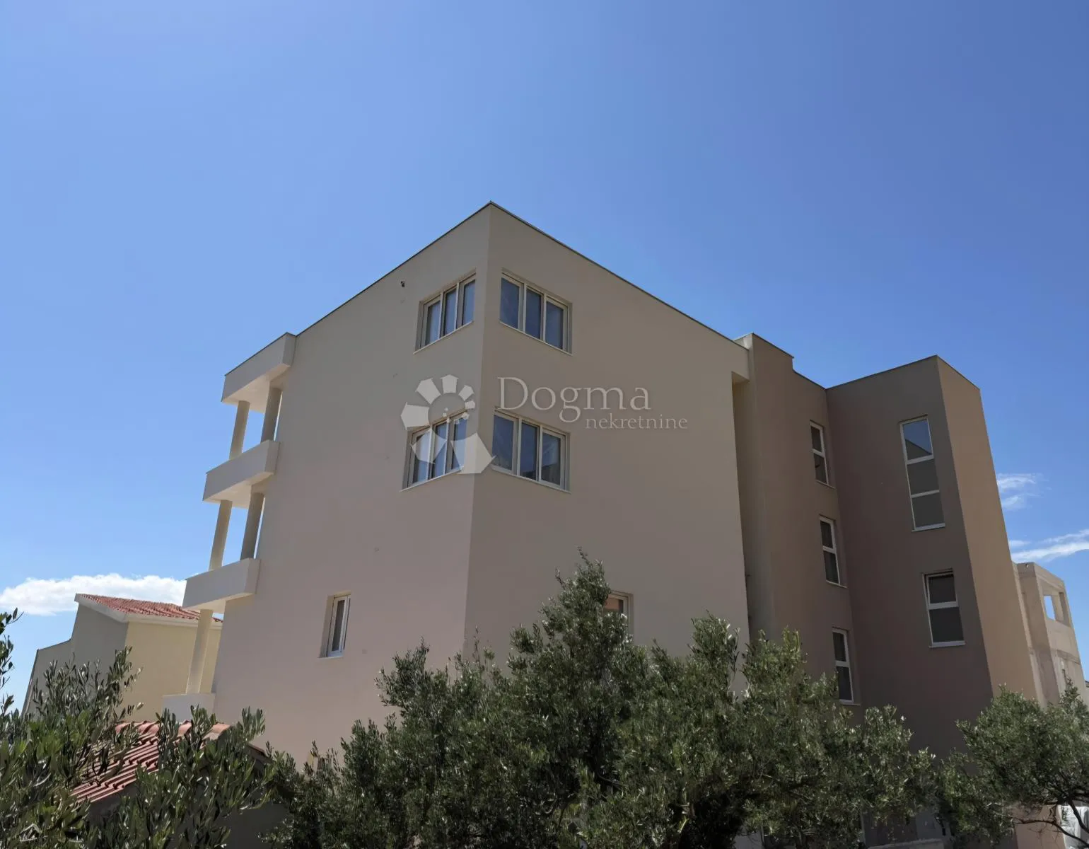 s4, dvosoban stan na prvom katu, makarska - slika 9