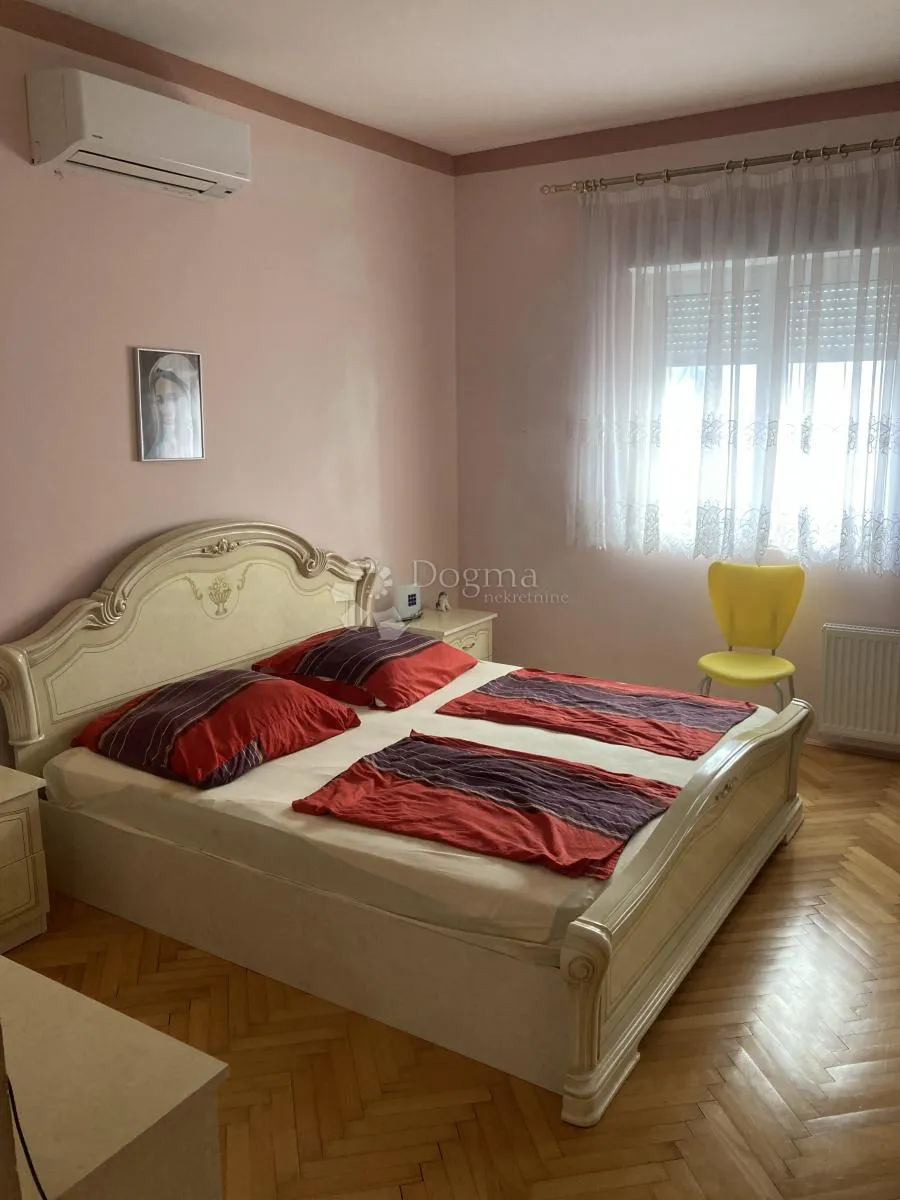 prilika - apartmanska kuća u pirovcu, 1. red do mora - slika 13